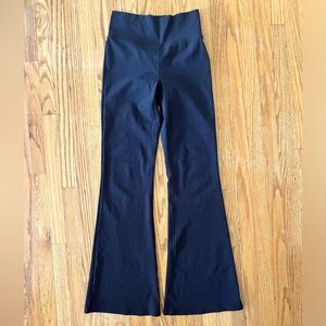 Vuori Daily Flare Legging, size small black